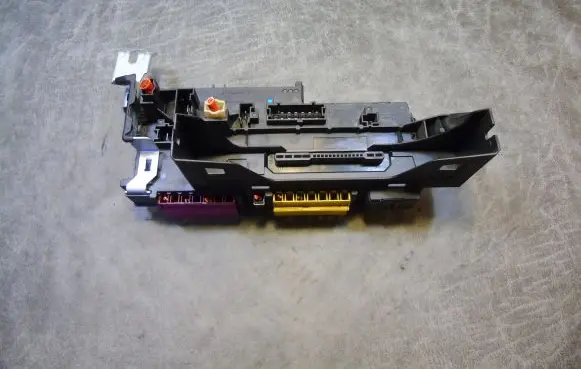 Mercedes-Benz C W204 Fuse module 1670658