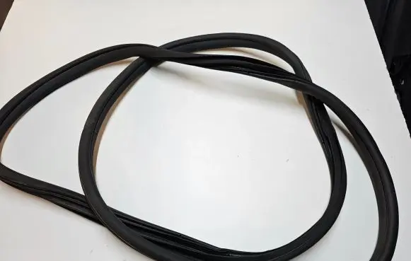 Jeep Grand Cherokee WL Front door rubber seal