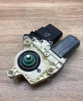 Volkswagen PASSAT B6 Rear door window regulator motor 974226108 975281200