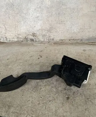 Opel Adam Accelerator throttle pedal 13305804