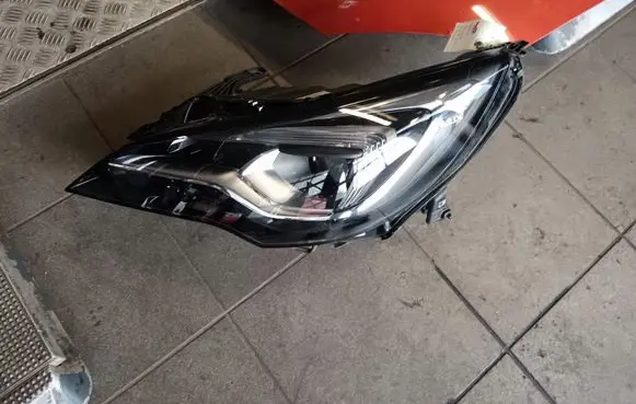 Opel Astra K Headlight/headlamp 7963100000