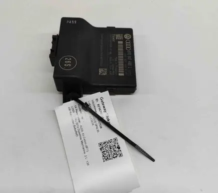 Audi A5 8T 8F Gateway control module 8R0907468A 8R0907468L