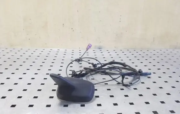 Audi TT TTS Mk2 Aerial GPS antenna 8J8035503A