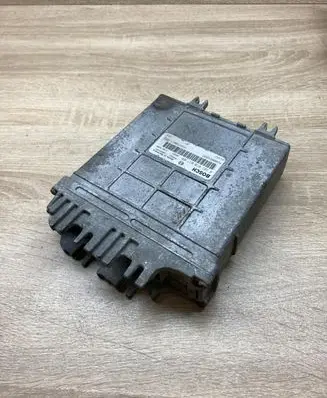 Renault Megane I Engine control unit/module ECU 8200059885 0281010077