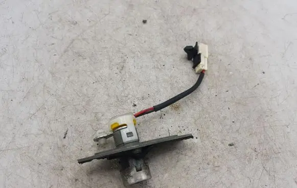 Chevrolet Captiva Tailgate exterior lock NOCODE