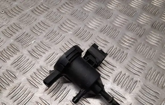 Mercedes-Benz GL X166 Vacuum valve A0014760532