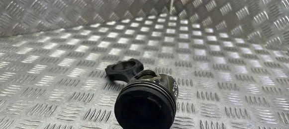 KIA Ceed Piston with connecting rod 