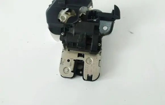 Audi A1 Tailgate/trunk/boot lock/catch/latch 8k9827505a