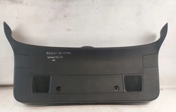 Volkswagen PASSAT B6 Tailgate/boot lid cover trim 3C9867605D