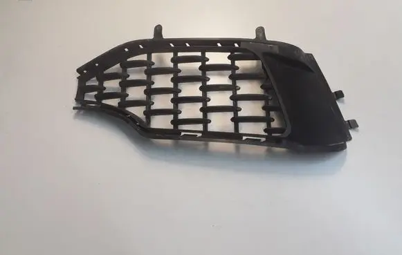 Maserati Levante Front bumper lower grill 670041952