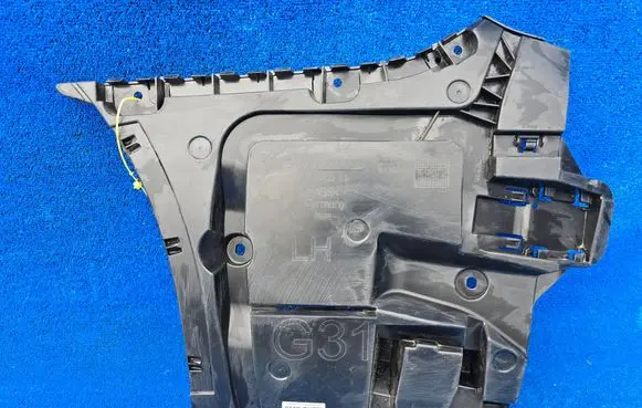 BMW 5 G30 G31 G38 Bumper support mounting bracket corner 7387315