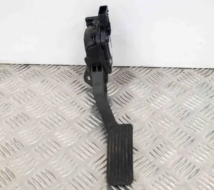 Opel Astra J Accelerator throttle pedal 13252704
