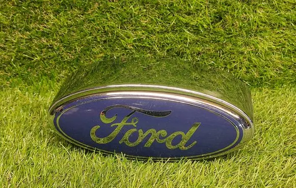 Manufacturer badge logo/emblem