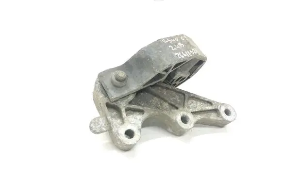 Volvo S40 Engine mount bracket