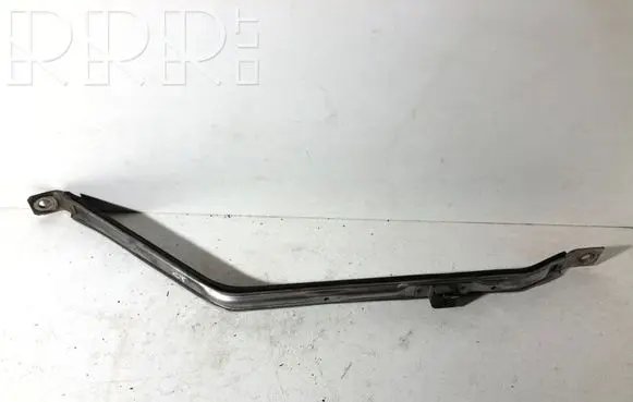 Fuel tank mounting bracket