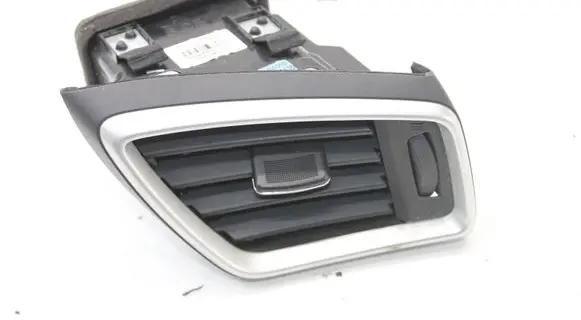 Nissan Qashqai Dashboard air vent grill cover trim 687604EA0A