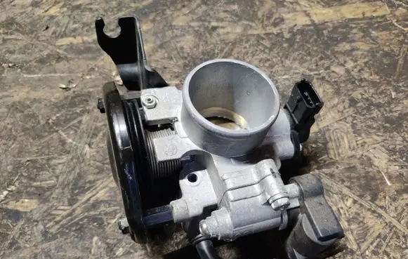 Hyundai i20 (PB PBT) Throttle valve 3510003000 3517026910 3515003000