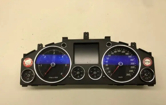 Volkswagen Touareg I Speedometer (instrument cluster) 7L6920880M 0263654017