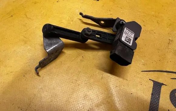Volvo XC90 Rear air suspension level height sensor 31681288