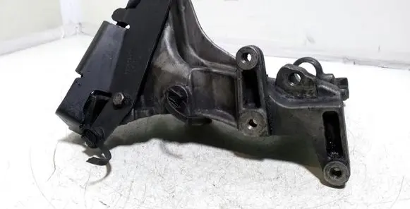Peugeot 307 Engine mounting bracket 9659200880