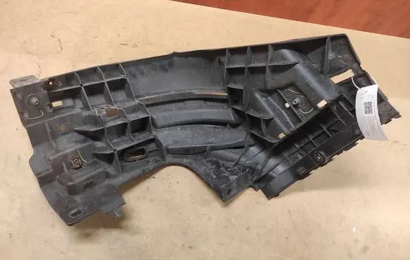 Opel Vivaro Front bumper mounting bracket 620350101R 93856001