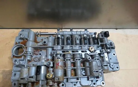 Volkswagen Touareg I Transmission gearbox valve body 8860