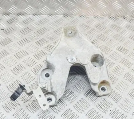 BMW 1 F20 F21 Engine mounting bracket 6789093