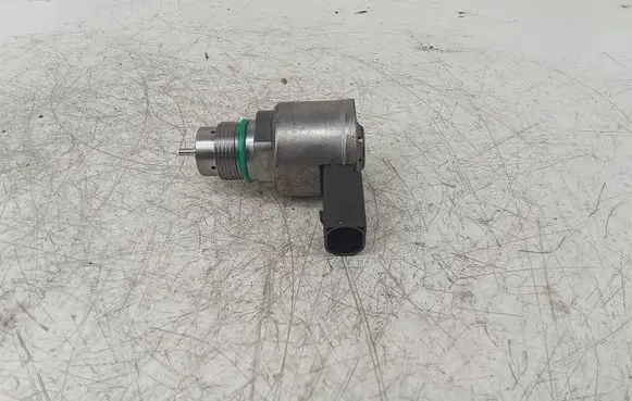 Audi A5 Sportback 8TA Fuel pressure regulator 04L130764C
