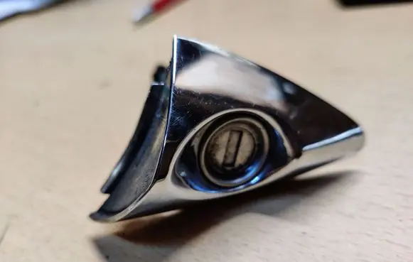Hyundai i30 Front door lock (next to the handle) 