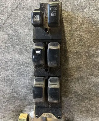 Mitsubishi Outlander Electric window control switch MR587229 C8DD185M