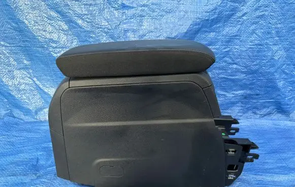 DS Automobiles 3 Crossback Armrest