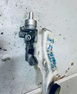 Toyota Corolla Verso E121 Master brake cylinder 25113479