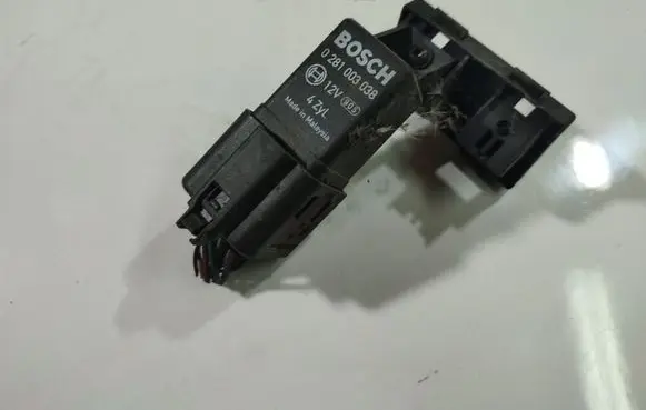 Seat Altea Glow plug pre-heat relay 0281003038