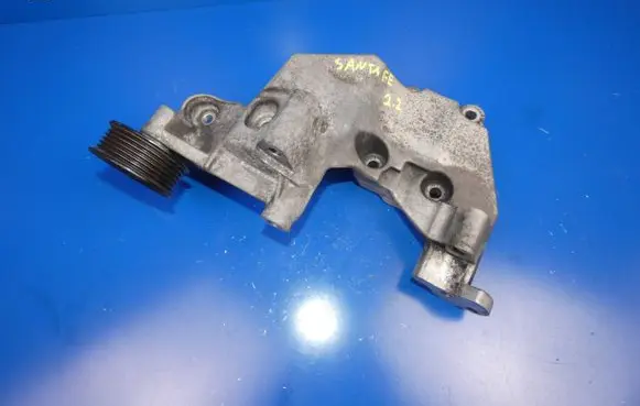Hyundai Santa Fe Engine mounting bracket