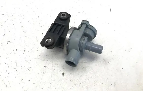 BMW 3 G20 G21 Fuel tank valve 7441833