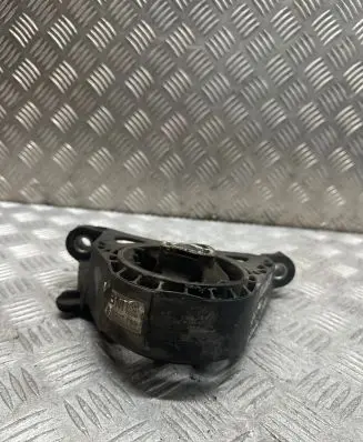 Opel Insignia A Engine mount bracket 13227769