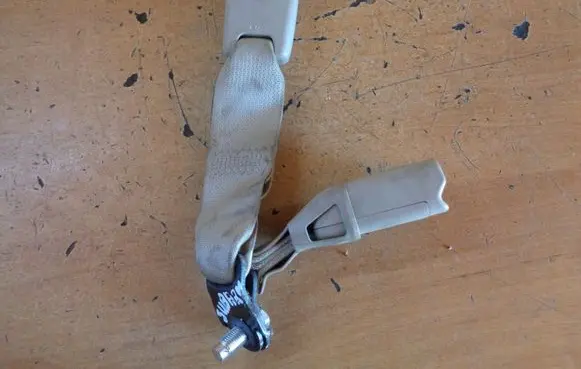 Subaru Legacy Middle seatbelt buckle (rear) TKAH0ES148