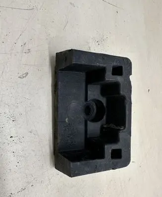 Volkswagen Touareg II Jacking socket point 7L8804123