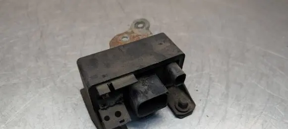 Mercedes-Benz E W211 Glow plug pre-heat relay 0255452832
