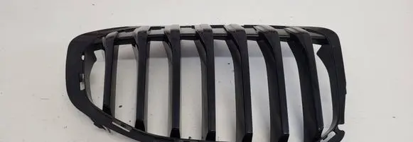 BMW 1 F40 Front grill 7450957 16498620