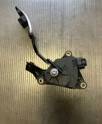 Nissan Qashqai Accelerator throttle pedal