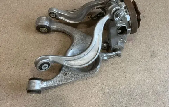 Rear wheel hub spindle/knuckle
