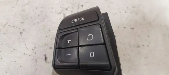 Volvo V50 Steering wheel buttons/switches 30710722