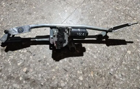 Volvo V70 Front wiper linkage 09151848