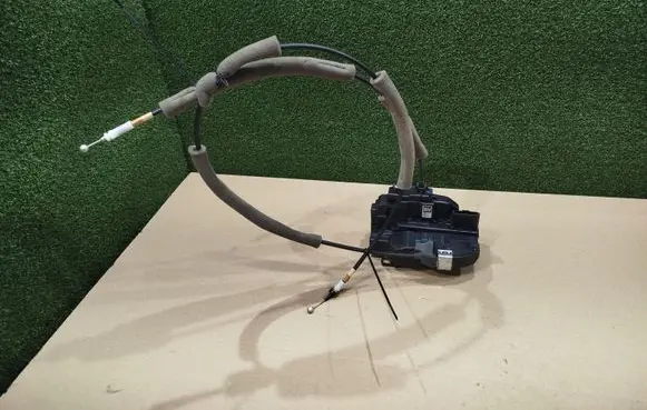 Renault Koleos II Front door lock 