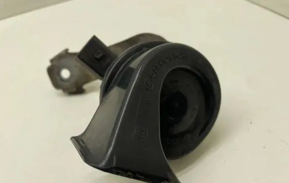 Skoda Octavia Mk2 (1Z) Horn signal A046466