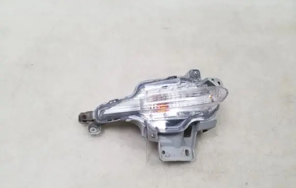 Mazda 3 II Front indicator light B63C51350