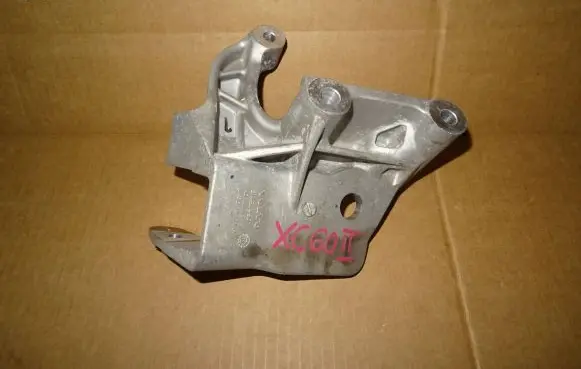 Volvo XC60 Engine mounting bracket 31430490 AD7VM2 20180610