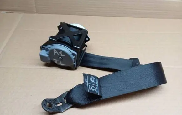 Audi A1 Rear seatbelt 8X0857805 306866599