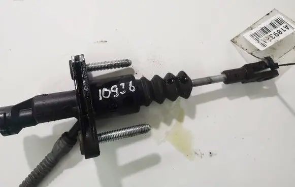 Opel Zafira B Clutch master cylinder 